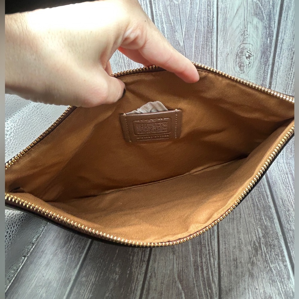 🧸NEW COACH Vandal Gummy Bear Large Leather Zip Clutch Pouch Bag Chalk/ Multi - Picture 6 of 13